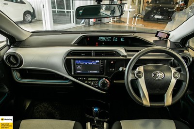 2014 Toyota Aqua - Thumbnail