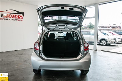 2014 Toyota Aqua - Thumbnail