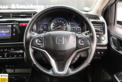 2015 Honda Grace - Thumbnail