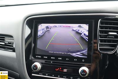 2021 Mitsubishi Outlander - Thumbnail