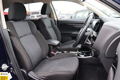 2021 Mitsubishi Outlander - Thumbnail