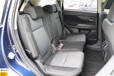 2021 Mitsubishi Outlander - Thumbnail
