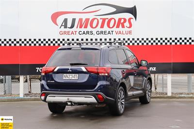 2021 Mitsubishi Outlander - Thumbnail