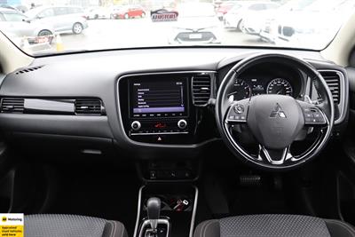 2021 Mitsubishi Outlander - Thumbnail