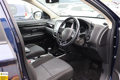 2021 Mitsubishi Outlander - Thumbnail