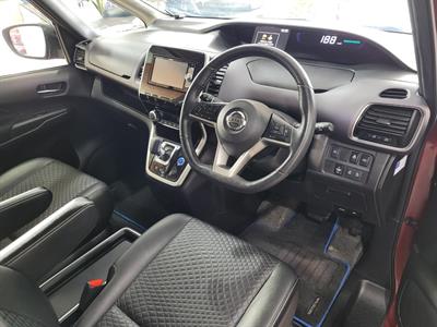 2018 Nissan Serena - Thumbnail