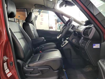 2018 Nissan Serena - Thumbnail