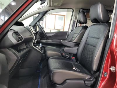 2018 Nissan Serena - Thumbnail