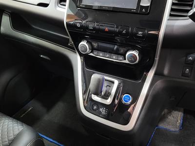 2018 Nissan Serena - Thumbnail