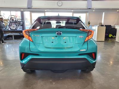 2018 Toyota C-HR - Thumbnail