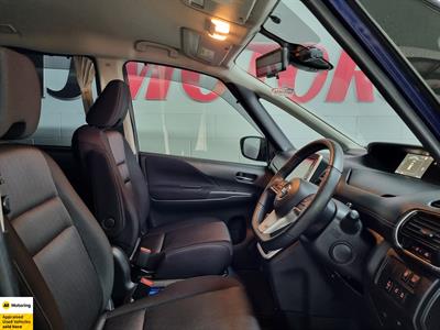 2018 Nissan Serena - Thumbnail