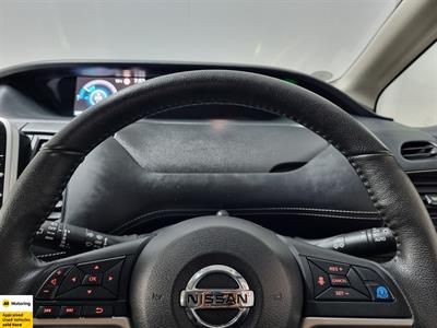 2018 Nissan Serena - Thumbnail