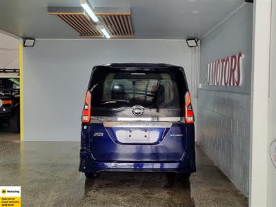 2018 Nissan Serena - Thumbnail