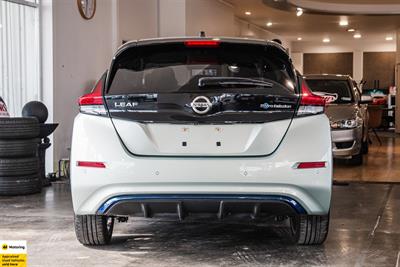 2017 Nissan Leaf - Thumbnail