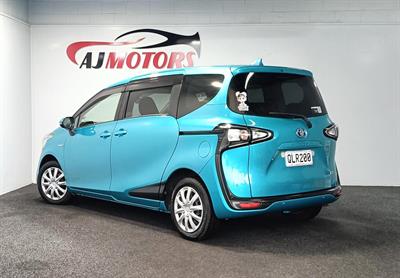 2018 Toyota Sienta - Thumbnail