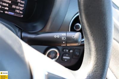 2016 Toyota Vitz - Thumbnail