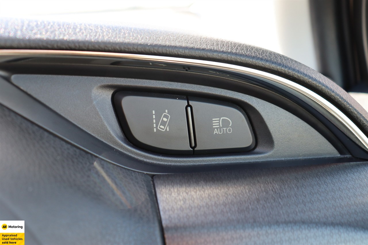 2016 Toyota Vitz