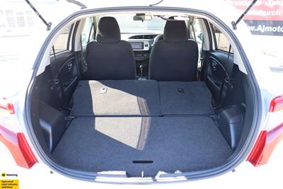 2016 Toyota Vitz - Thumbnail