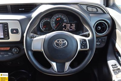 2016 Toyota Vitz - Thumbnail
