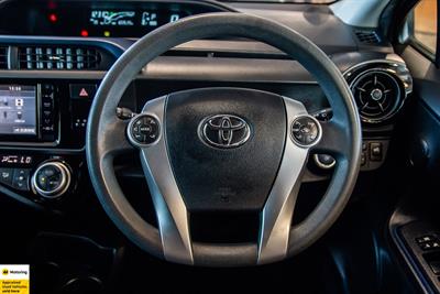 2015 Toyota Aqua - Thumbnail