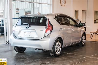 2015 Toyota Aqua - Thumbnail