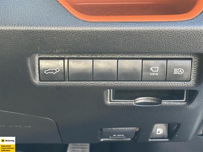 2022 Toyota RAV4 - Thumbnail