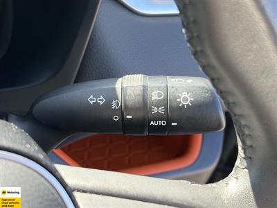 2022 Toyota RAV4 - Thumbnail