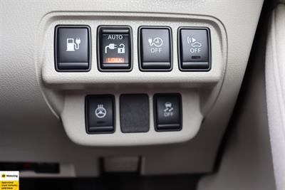 2016 Nissan Leaf - Thumbnail