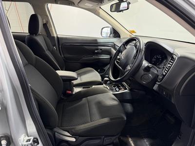 2022 Mitsubishi Outlander - Thumbnail