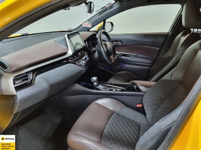 2017 Toyota C-HR - Thumbnail