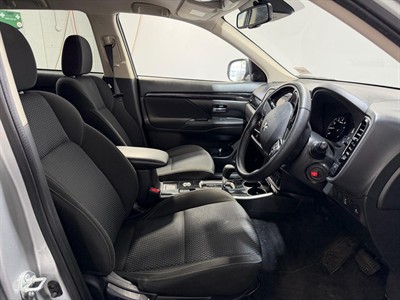 2022 Mitsubishi Outlander - Thumbnail