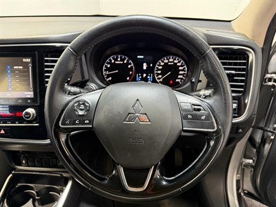 2022 Mitsubishi Outlander - Thumbnail