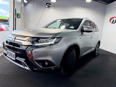 2022 Mitsubishi Outlander - Thumbnail