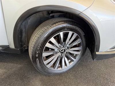 2022 Mitsubishi Outlander - Thumbnail