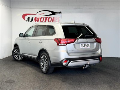 2022 Mitsubishi Outlander - Thumbnail