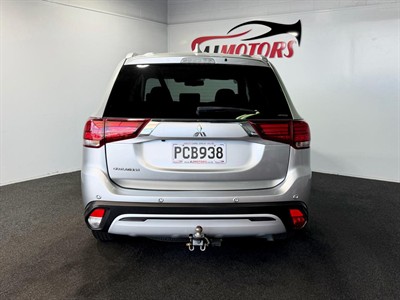 2022 Mitsubishi Outlander - Thumbnail