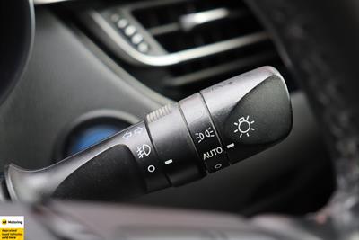 2017 Toyota C-HR - Thumbnail