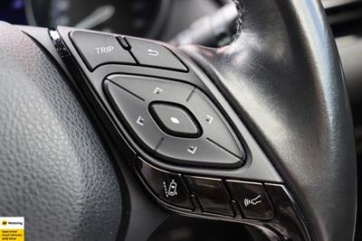 2017 Toyota C-HR - Thumbnail