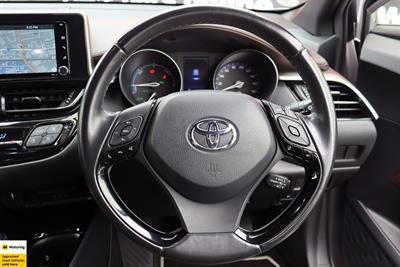 2017 Toyota C-HR - Thumbnail