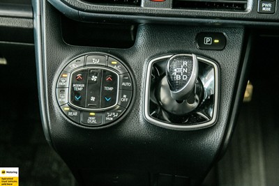 2015 Toyota Noah - Thumbnail