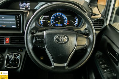 2015 Toyota Noah - Thumbnail