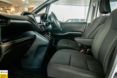 2015 Toyota Noah - Thumbnail