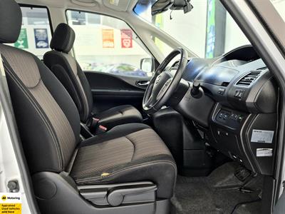 2016 Nissan Serena - Thumbnail