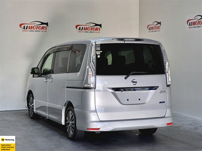 2016 Nissan Serena - Thumbnail