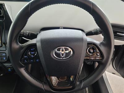 2019 Toyota Prius - Thumbnail
