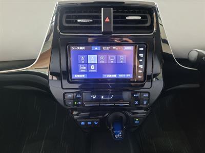 2019 Toyota Prius - Thumbnail