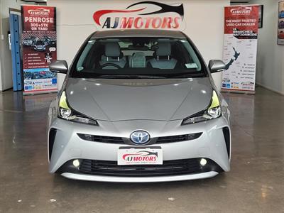 2019 Toyota Prius - Thumbnail