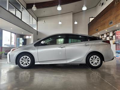 2019 Toyota Prius - Thumbnail