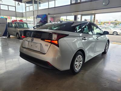 2019 Toyota Prius - Thumbnail