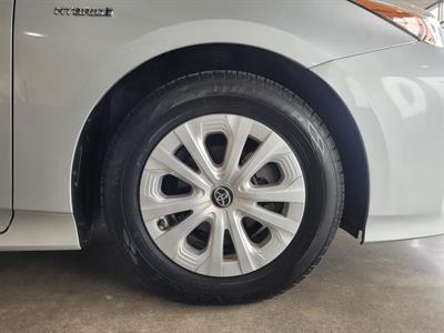 2019 Toyota Prius - Thumbnail